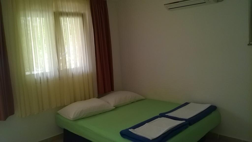 Apartments Jurjevic Petrcane Ngoại thất bức ảnh