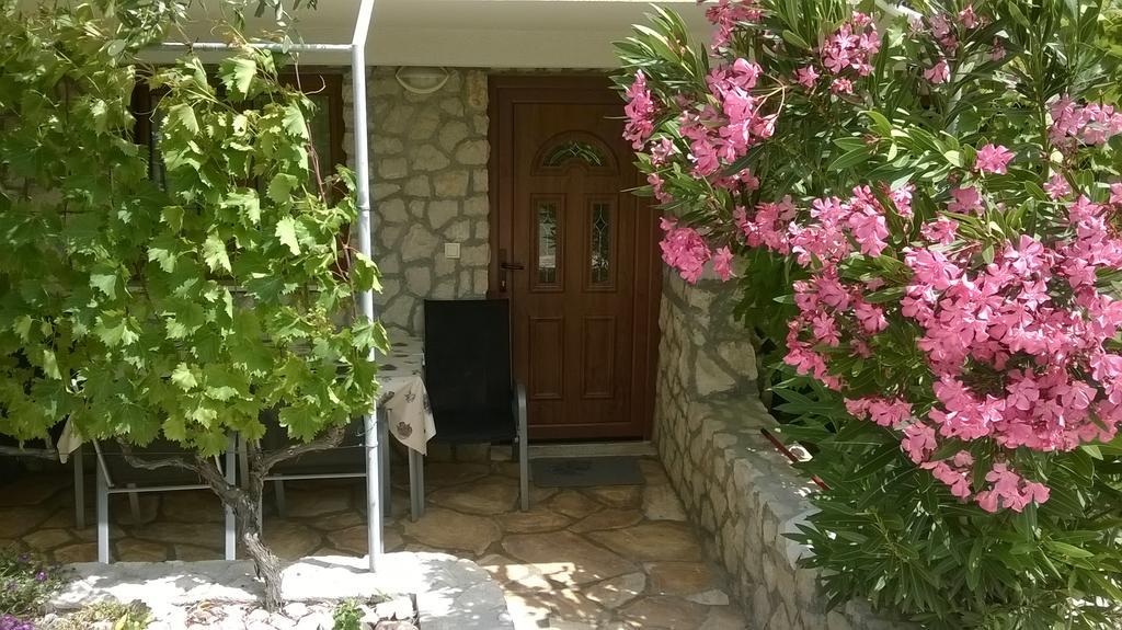 Apartments Jurjevic Petrcane Ngoại thất bức ảnh