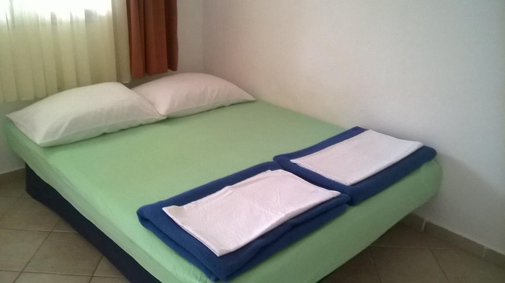 Apartments Jurjevic Petrcane Ngoại thất bức ảnh
