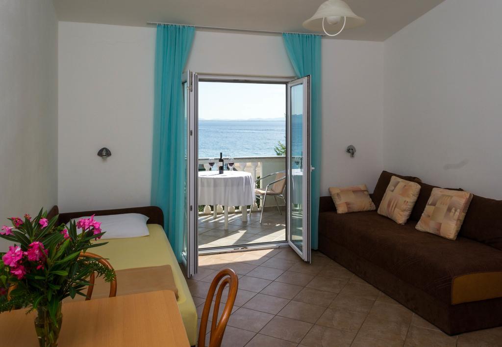 Apartments Jurjevic Petrcane Ngoại thất bức ảnh