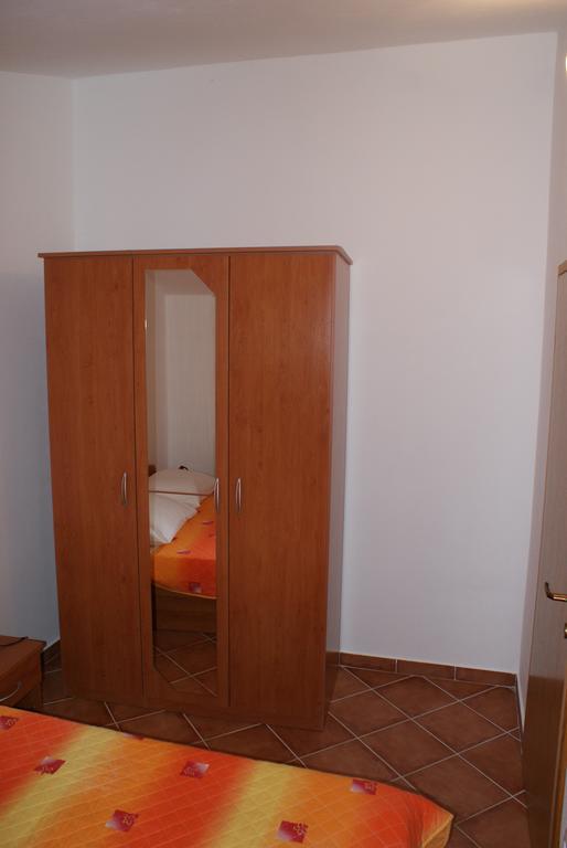 Apartments Jurjevic Petrcane Ngoại thất bức ảnh