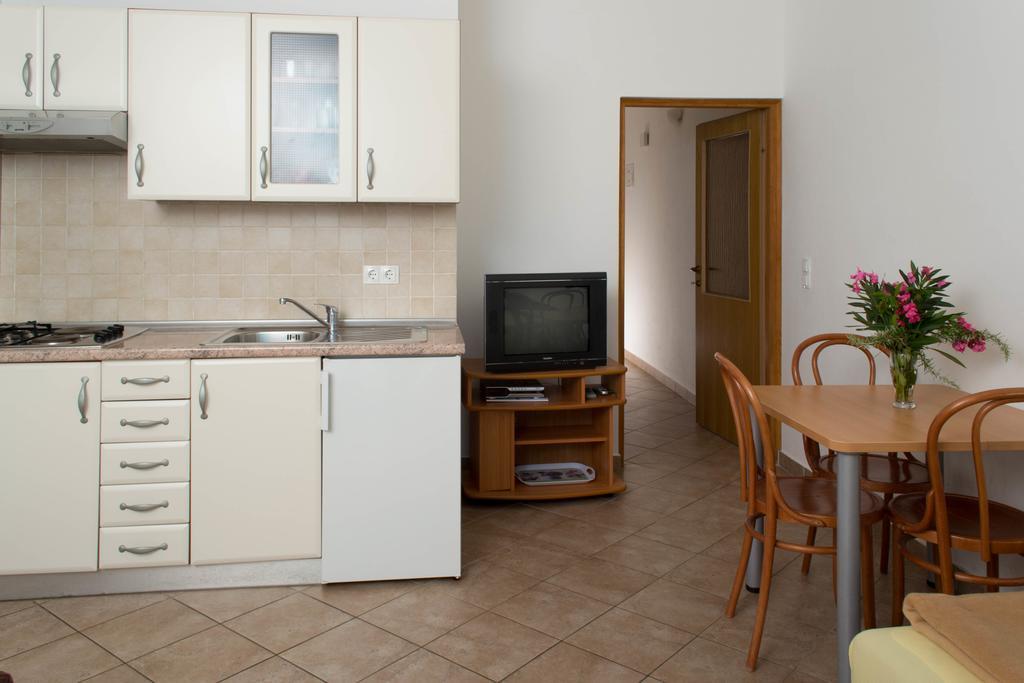 Apartments Jurjevic Petrcane Ngoại thất bức ảnh